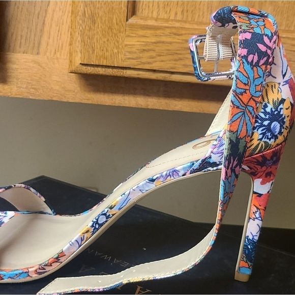 Floral Sandals - Picture 2 of 3
